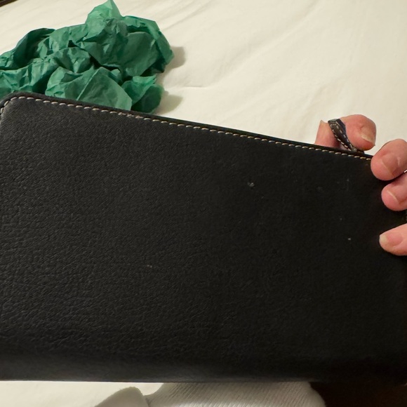 Dooney & Bourke wallet - Picture 4 of 8